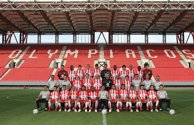 奧林匹亞科斯：歐冠逆境中的希臘鐵騎突圍記